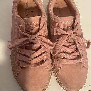 Cute pink suade skater sneeks!